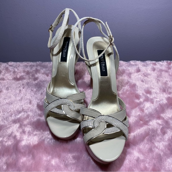 WhiteHouse BlackMarket Ankle Strap Sandals - Picture 3 of 11